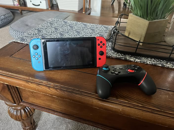 How to Clean a Nintendo Switch Screen and Joy-Con Controllers